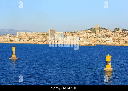 France, Bouches du Rhône, Marseille, quartier Endoume, Vallon des Auffes et Notre Dame de la Garde en arrière-plan Banque D'Images