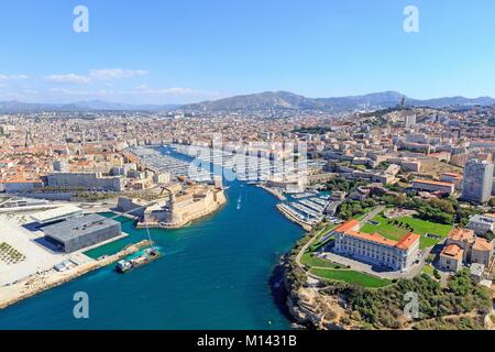 France, Bouches du Rhône, Marseille, zone Euroméditerranée Esplanade, J4, Fort Saint Jean classé comme monument historique, le Vieux Port, Palais du Pharo, Notre Dame de la garde à l'arrière-plan Banque D'Images