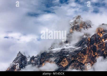 Monte Antelao (3263m) au-dessus de San Vito di Cadore (près de Cortina d'Ampezzo), est la deuxième plus haute montagne d'Dolomiti, également connu comme le roi des Banque D'Images