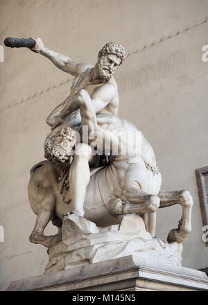 Italie, Florence, Loggia dei Lanzi, Hercule et le Centaure statue Banque D'Images