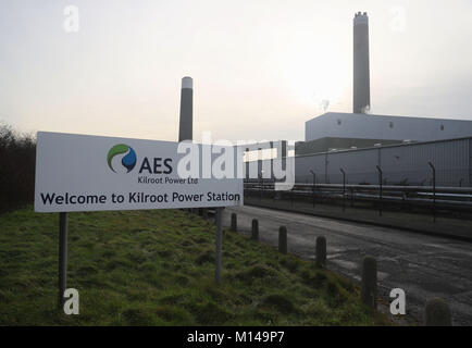Kilroot Power Station à Carrickfergus, qui fait face à la clôture en quelques mois après avoir échoué à décrocher un contrat pour la fourniture d'une nouvelle approche intégrée du marché unique de l'électricité (ISEM). Banque D'Images