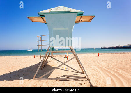 Lifeguard cabine sur plage vide de Santa Monica en Californie Banque D'Images