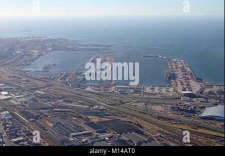 Vue d'hélicoptère de Cape Town à Port vers Stadium, Western Cape, Afrique du Sud. Banque D'Images