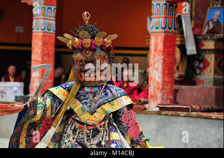 Le moine bouddhiste Cham - Danse Danse Tsam également - au cours du festival. Lamayuru Gompa, le Ladakh, le Jammu-et-Cachemire, en Inde. © Antonio Ciufo Banque D'Images