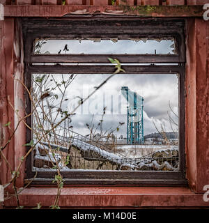 La grande grue Titan qui est assis seul à la maintenant démolie de l'emplacement de John Brown's shipyard à Clydebank. La grue a été le premier du genre dans le wor Banque D'Images