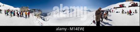 Ski in Polish Kasprowy Wierch sur journée ensoleillée située sur la frontière de la Pologne - Slovaquie Banque D'Images