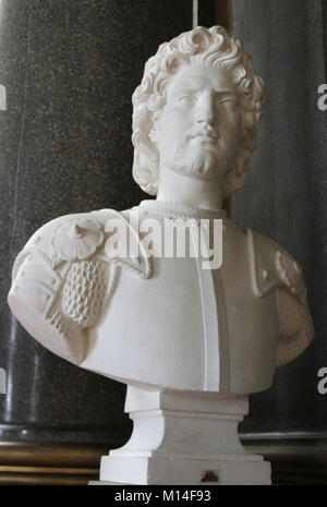 Buste en marbre de Gaston de Foix, duc de Nemours par Jacques Augustin Dieudonné dans la galerie des Batailles, Versailles, Ile-De-France, France. Banque D'Images