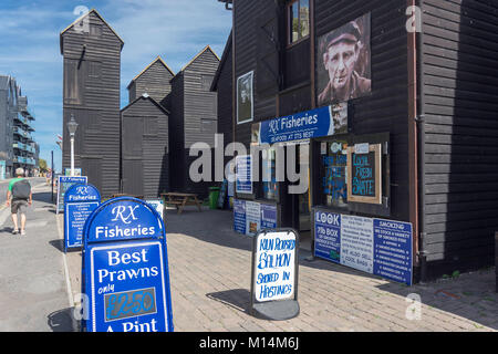 Poissons Pêches RX availabity boards, vieille ville de Hastings, Rock-a-Nore Road, Hastings, East Sussex, Angleterre, Royaume-Uni Banque D'Images