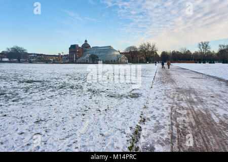 Palais et jardin d'hiver de peuples immeuble en hiver. Banque D'Images