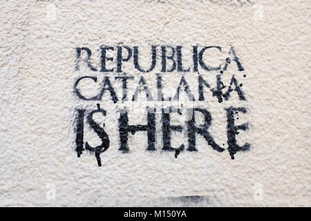 Republica Catalana est ici : Pro-Catalan indépendance pochoir graffiti sur le mur de la Bibliothèque Centrale Gabriel Ferrater (bibliothèque municipale), Sant Cug Banque D'Images