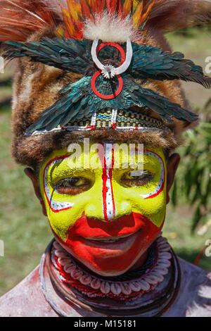 La Papouasie-Nouvelle-Guinée, Western Highland girl à Mount Hagen sing-sing Banque D'Images