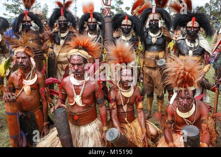 La Papouasie-Nouvelle-Guinée, les hommes de la région du lac Kutubu en Mount Hagen sing sing Banque D'Images