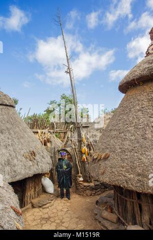 L'Ethiopie, vallée de l'Omo classée au Patrimoine Mondial de l'UNESCO, tribu Konso, Kashale Yohannes Chuchul est le chef de tous les clans Konso Banque D'Images