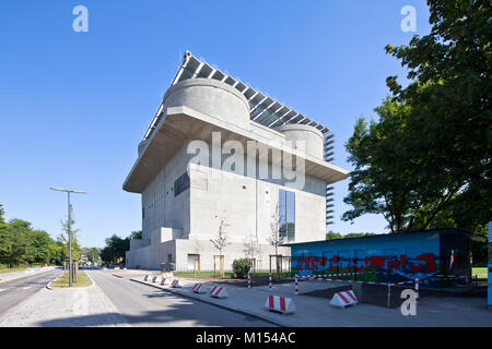 Energiebunker' dans 'Hamburg-Wilhelmsburg. A WW II-Bunker convertie en eco-friendly installation de cogénération, l'énergie solaire) et d'énergie. Banque D'Images
