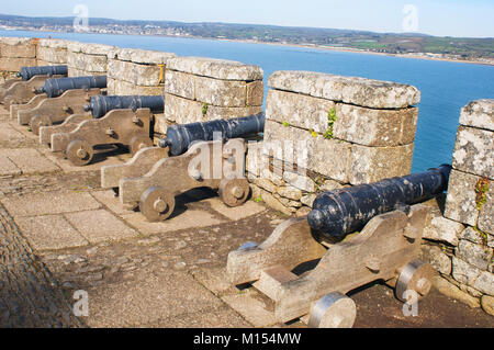 Les canons et les remparts du St Michael's Mount, Mounts Bay, Cornwall, UK - John Gollop Banque D'Images