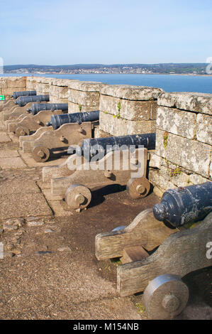 Les canons et les remparts du St Michael's Mount, Mounts Bay, Cornwall, UK - John Gollop Banque D'Images