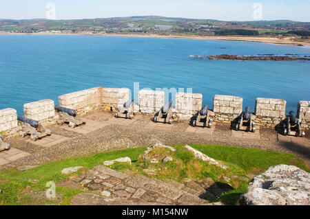 Les canons et les remparts du St Michael's Mount, Mounts Bay, Cornwall, UK - John Gollop Banque D'Images