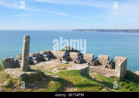 Les canons et les remparts du St Michael's Mount, Mounts Bay, Cornwall, UK - John Gollop Banque D'Images