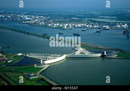 Les Pays-Bas. Rotterdam. Port. Port. Maeslant barrier, Maeslantkering. Barrière de tempête. Partie de Delta. L'ouverture de mai 1997. Banque D'Images