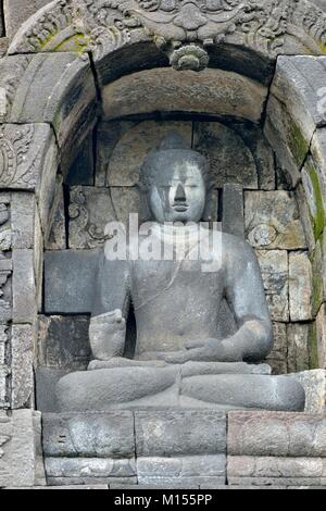 Détail de l'allégement sculpté au temple de Borobudur à Yogyakarta, Java, Indonésie.. Banque D'Images