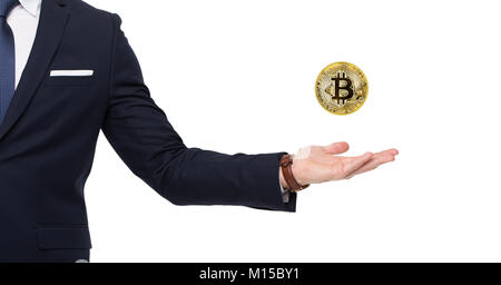 Classy businessman hand holding coin bitcoin, isolé sur fond blanc Banque D'Images