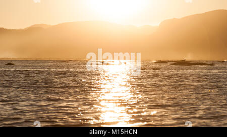 Lac Inle, MYANMAR - NOVEMBRE 2016 : Inle Lake, est un lac d'eau douce situé dans le district de Taunggyi Nyaungshwe Township de l'État de Shan, partie de Sh Banque D'Images