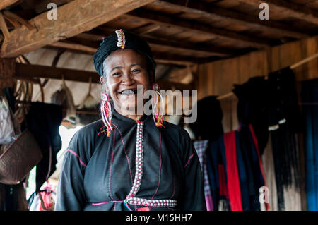 KENGTUNG, MYANMAR - NOVEMBRE 2016 : les collines près de Keng Tung sont peuplées par des villages de différentes traditions et etnicity. Banque D'Images