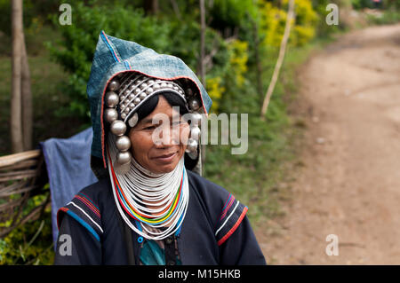 KENGTUNG, MYANMAR - NOVEMBRE 2016 : les collines près de Keng Tung sont peuplées par des villages de différentes traditions et etnicity. Banque D'Images