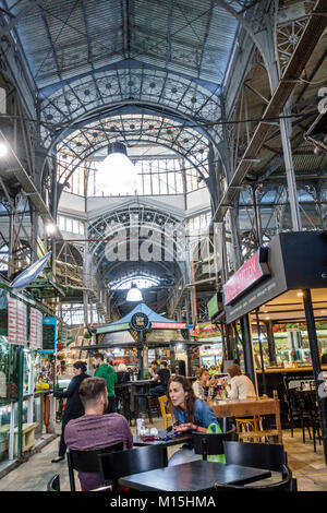 Buenos Aires Argentina,Mercado San Telmo,marché intérieur couvert,marché,monument,structure en fer,1897,architecte Juan Buschiazzo,allée centrale,table, Banque D'Images