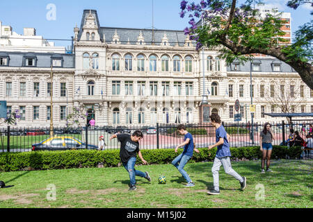 Buenos Aires Argentina,Plaza Rodriguez Pena,parc,hispanique,adolescents adolescents adolescents adolescents garçons,mâle enfant enfants enfants jeunes jeunes gir Banque D'Images