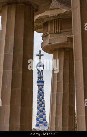 Détail de mosaïque travaux sur la terrasse principale du Parc Guell. De Barcelone Espagne Banque D'Images