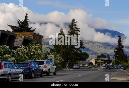 Auckland, Nouvelle-Zélande - Nov 2, 2016. Voitures de course sur la rue dans la petite ville d'Auckland, en Nouvelle-Zélande. Banque D'Images