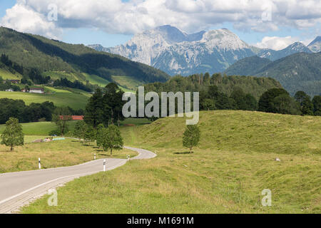 La route allemande des Alpes bavaroises près de Berchtesgaden Banque D'Images