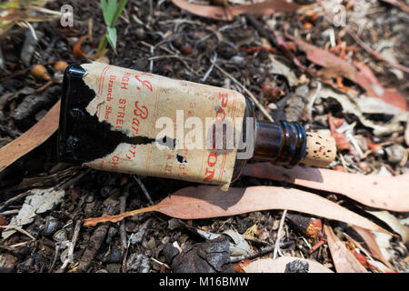 Poison australienne bouteille avec étiquette ancienne Banque D'Images