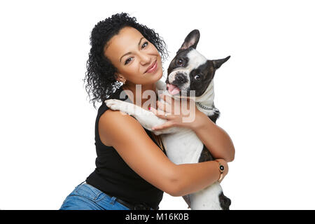 Jeune femme avec chien bouledogue français Banque D'Images