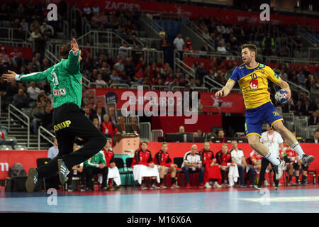 Zagreb, Croatie. 26 janvier, 2018. Niclas Ekberg (R) du Danemark pousses durant l'Euro de handball EHF 2018 demi-finale entre le Danemark et la Suède à Zagreb, Croatie, le 26 janvier 2018. La Suède a gagné en prolongation par 35-34. Credit : Dalibor Urukalovic/Xinhua/Alamy Live News Banque D'Images