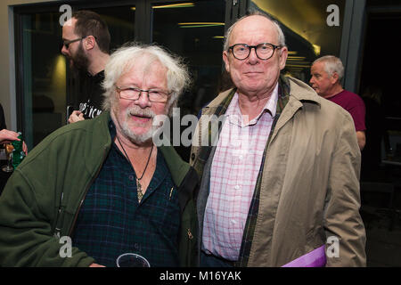 Bristol, Royaume-Uni. 27 janvier, 2018. Goodies Bill Oddie et Graeme Garden assister au festival de comédie burlesque Bristol silencieux Gala 2018 à la Colston Hall Crédit : David Betteridge/Alamy Live News Banque D'Images