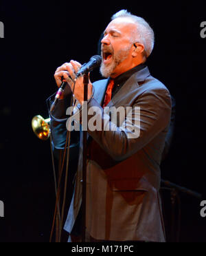 Ann Abor, Michigan, USA. 26 janvier, 2018. JJ et gris Mofro effectue au cours de l'Ann Arbor Folk Festival à Hill Auditorium à Ann Abor, au Michigan. Ricky Bassman/CSM/Alamy Live News Banque D'Images