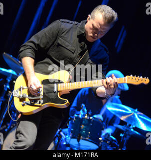 Ann Abor, Michigan, USA. 26 janvier, 2018. Jason Isbell effectue au cours de l'Ann Arbor Folk Festival à Hill Auditorium à Ann Abor, au Michigan. Ricky Bassman/CSM/Alamy Live News Banque D'Images