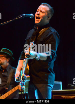 Ann Abor, Michigan, USA. 26 janvier, 2018. Jason Isbell effectue au cours de l'Ann Arbor Folk Festival à Hill Auditorium à Ann Abor, au Michigan. Ricky Bassman/CSM/Alamy Live News Banque D'Images