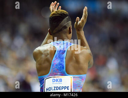 Berlin, Allemagne. 26 janvier, 2018. L'allemand Raphael Holzdeppe athlète au cours de l'ISTAF piste intérieure et sur le terrain à la réunion Mercedes-Benz Arena de Berlin, Allemagne, 26 janvier 2018. Credit : Soeren Stache/dpa/Alamy Live News Banque D'Images