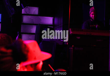 New York, NY, USA. 26 janvier, 2018. L'artiste d'enregistrement Robert Glasper effectue au cours de la Robert Glasper mixte Grammy 2018 équipé d'un nouveau projet appelé Août Greene avec Common, Robert Glasper et Karriem Riggins tenu au Highline Ballroom le 26 janvier 2018 à New York. Credit : Mpi43/Mediapunch/Alamy Live News Banque D'Images