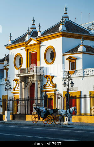 Entrée principale et de la calèche, la Plaza de Toros (arènes) La Maestranza, Séville, Espagne Banque D'Images