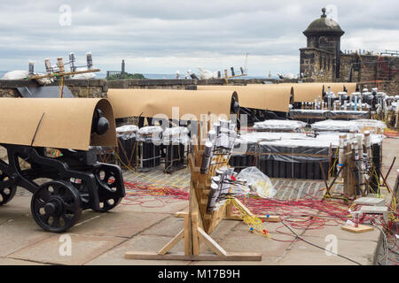 D'artifice au château d'Édimbourg à l'abri de la pluie de l'avant de la Vierge de l'argent d'artifice concert à la clôture de l'Edinburgh International Festival Banque D'Images