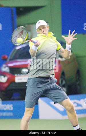 Pune, Inde. 5 janvier 2018. Kevin Anderson, de l'Afrique du Sud, dans l'action dans une demi-finale au tournoi de tennis Open Tata Maharashtra. Banque D'Images