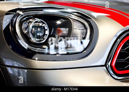 Mini John Cooper Countryman Travail avec de l'argent et rouge Banque D'Images