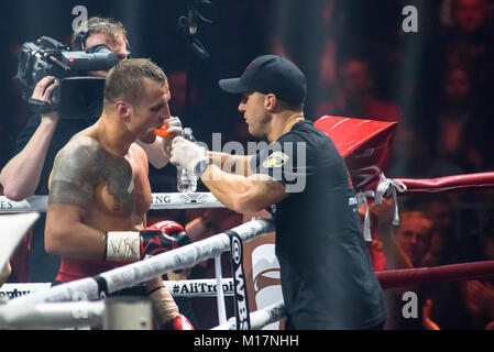 Riga, Lettonie. 28 janvier 2018. Super Série mondiale de boxe combat de demi-finale entre Mairis Briedis et Oleksandr Usyk. Crédit : Arena Gints Ivuskans/Alamy Live News Banque D'Images