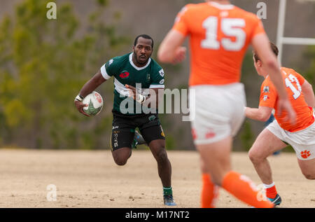 Southern Pines, N.C, USA. 27 Jan, 2018. 27 janvier 2018 - Southern Pines, NC, USA - Southern Pines' Shawn Riley a prix de fonctionner lors d'une conférence non-hommes match de rugby entre les pins du sud gros cônes et Clemson Tigers Rugby Club, à la National Athletic Village de Southern Pines, N.C. Southern Pines défait Clemson, 34-29 dans le match d'optimisation avant de pins du sud commence la deuxième moitié de Carolina Rugby Union matrix jouer la semaine prochaine. Credit : Timothy L. Hale/ZUMA/Alamy Fil Live News Banque D'Images