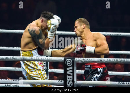 Riga, Lettonie. 28 janvier 2018. Super Série mondiale de boxe combat de demi-finale entre Mairis Briedis et Oleksandr Usyk. Crédit : Arena Gints Ivuskans/Alamy Live News Banque D'Images