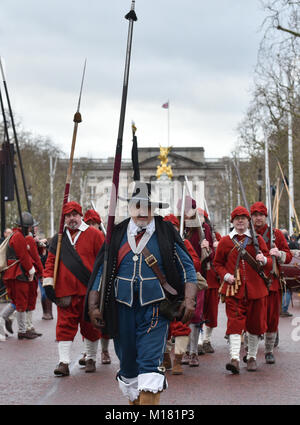 Londres, Royaume-Uni. 28 janvier 2018. L'armée du roi marche annuelle et parade commémorant l'exécution du roi Charles Ier. Crédit : Matthieu Chattle/Alamy Live News Banque D'Images